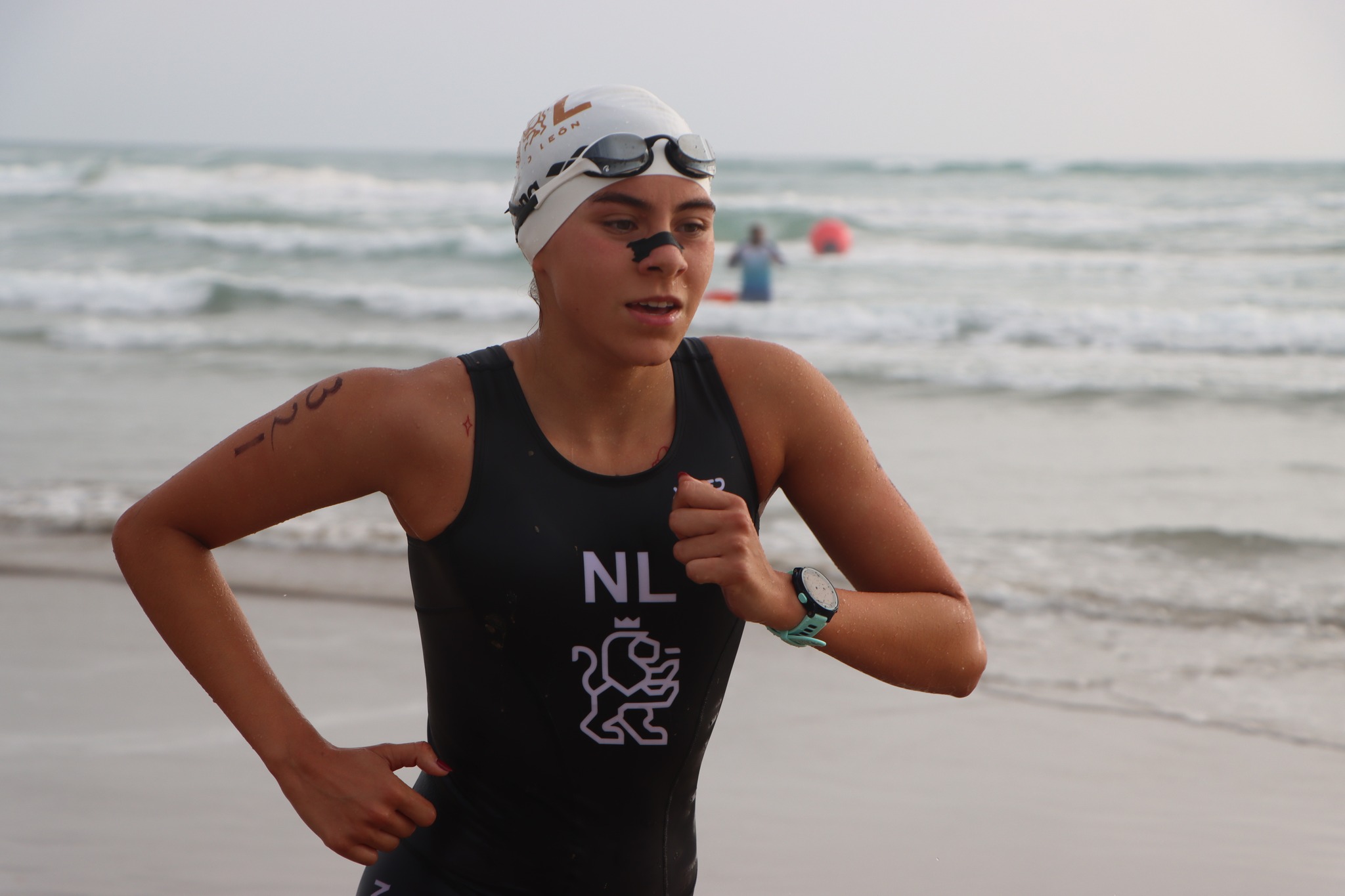  TRIATLETAS NEOLONESES LISTOS PARA COMPETIR EN LA OLIMPIADA NACIONAL 2025 EN YUCATÁN