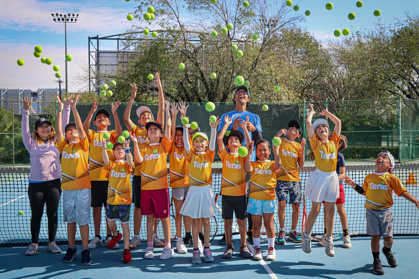  RISAS, SAQUES Y DIVERSIÓN