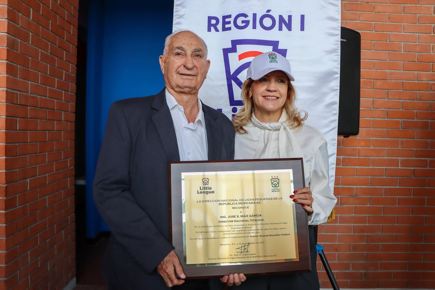 RINDEN HOMENAJE A UN GRANDE DEL BÉISBOL MEXICANO. 