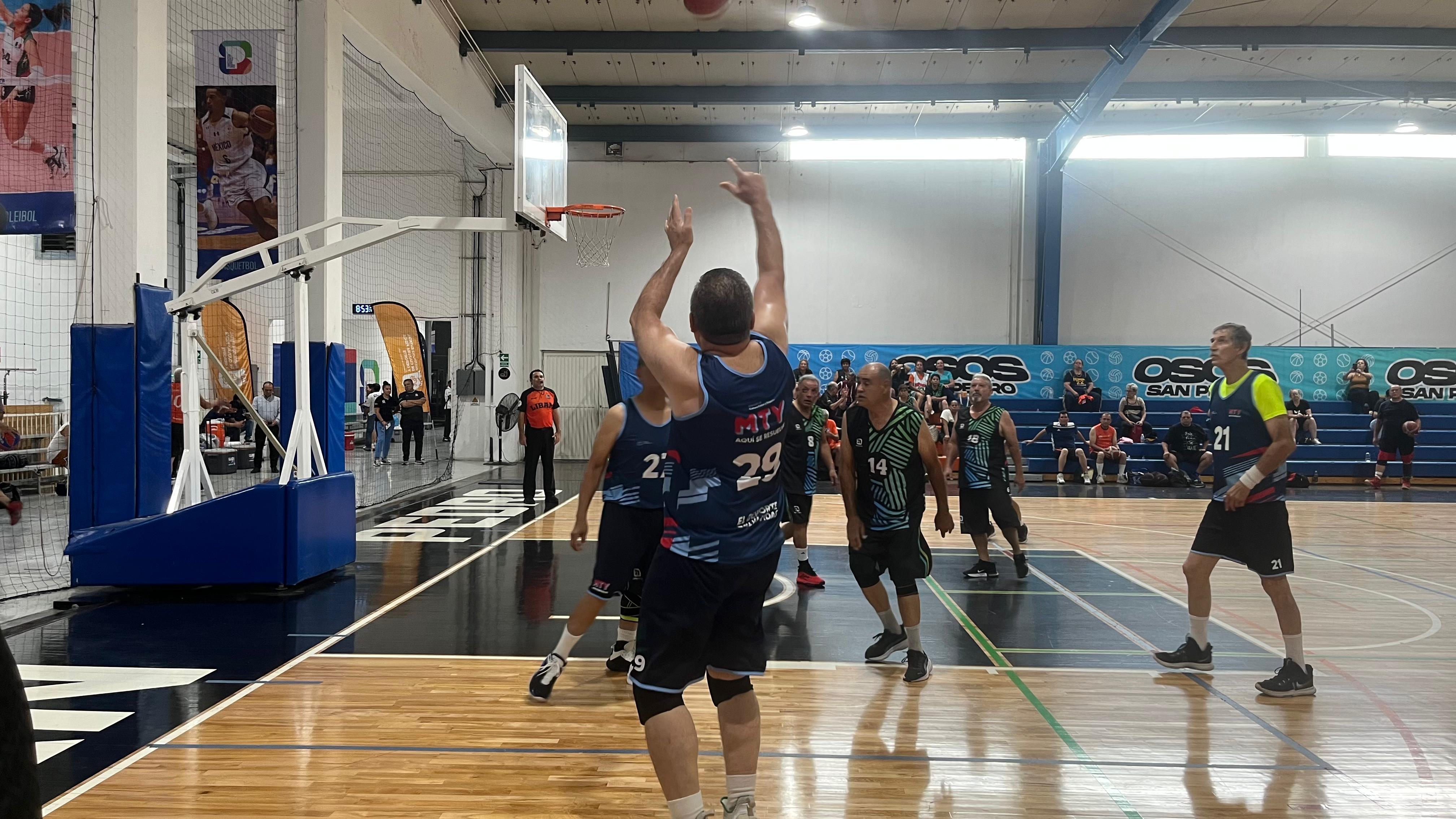 BÁSQUETBOL PRENDE LA “OLIMPIADA DE LAS PERSONAS ADULTAS MAYORES 2025”