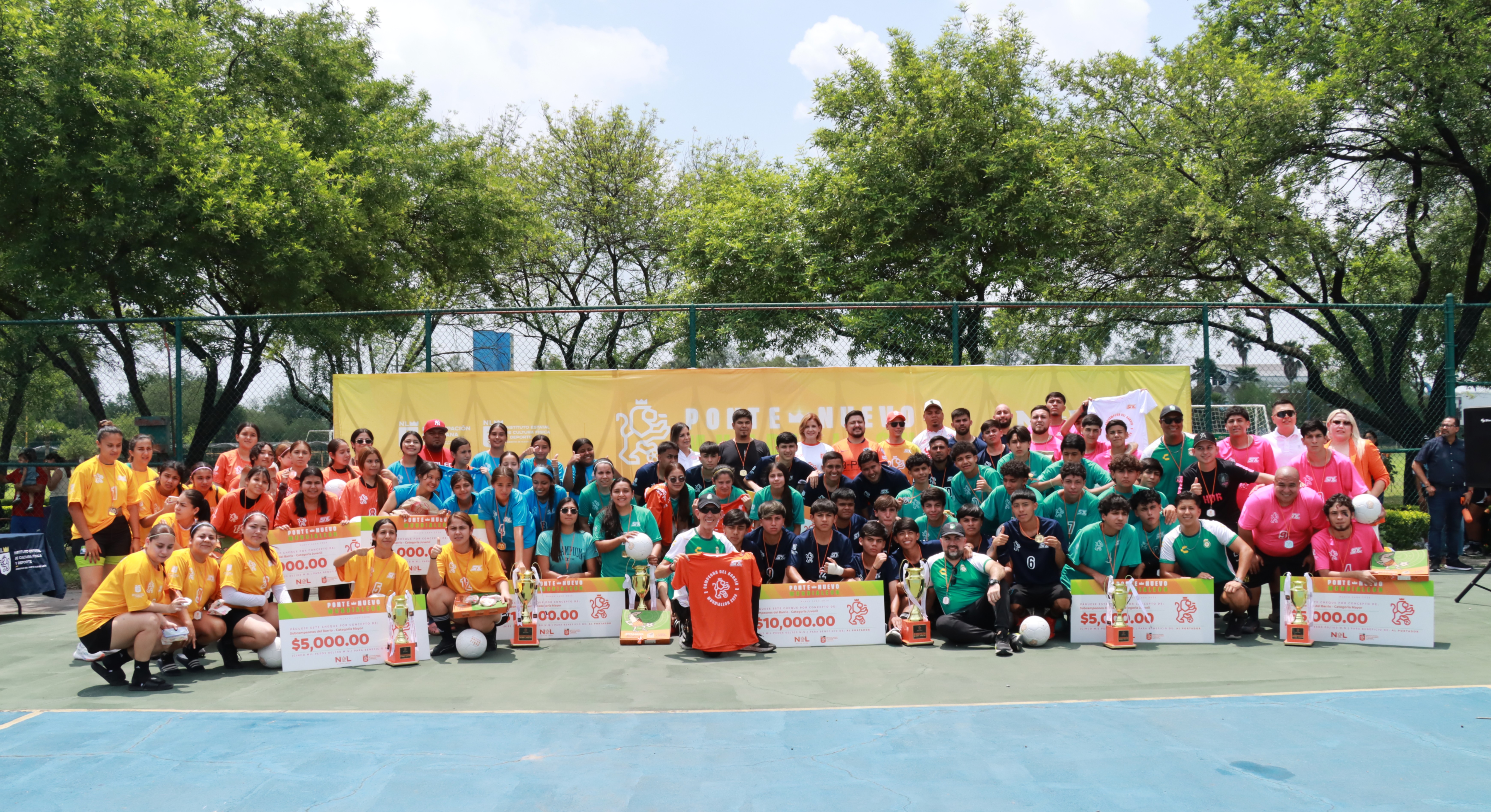 SE CORONAN Y FESTEJAN A MAMÁS EN BARRIO PUEBLO NUEVO DE APODACA EN TORNEO DEL MUNDIALEÓN 2026  
