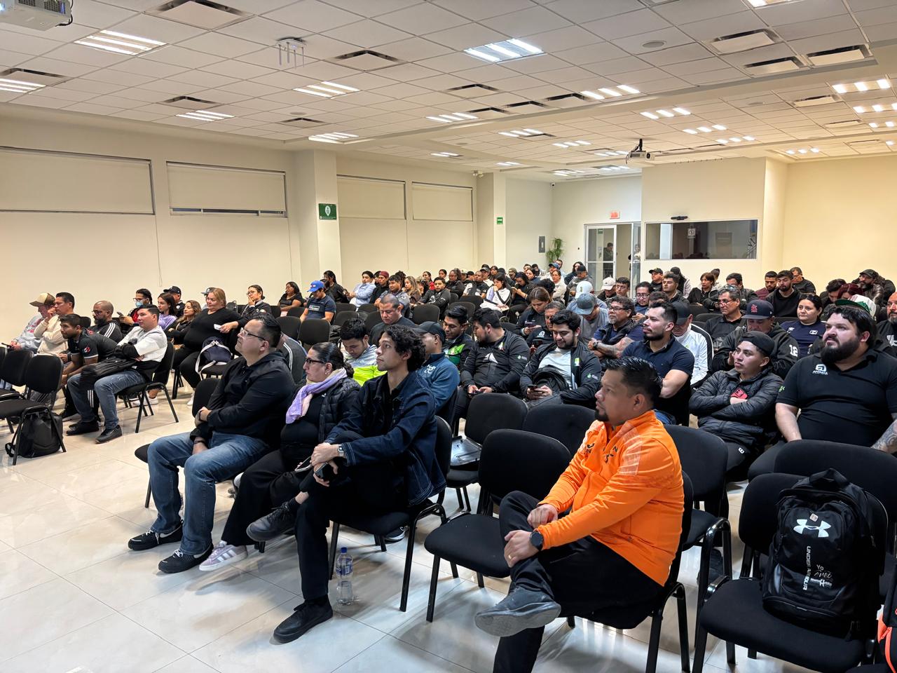 REFUERZA INDE CURSO-TALLER DE COMUNICACIÓN IGUALITARIA EN EL DEPORTE...LLEGA A APODACA 