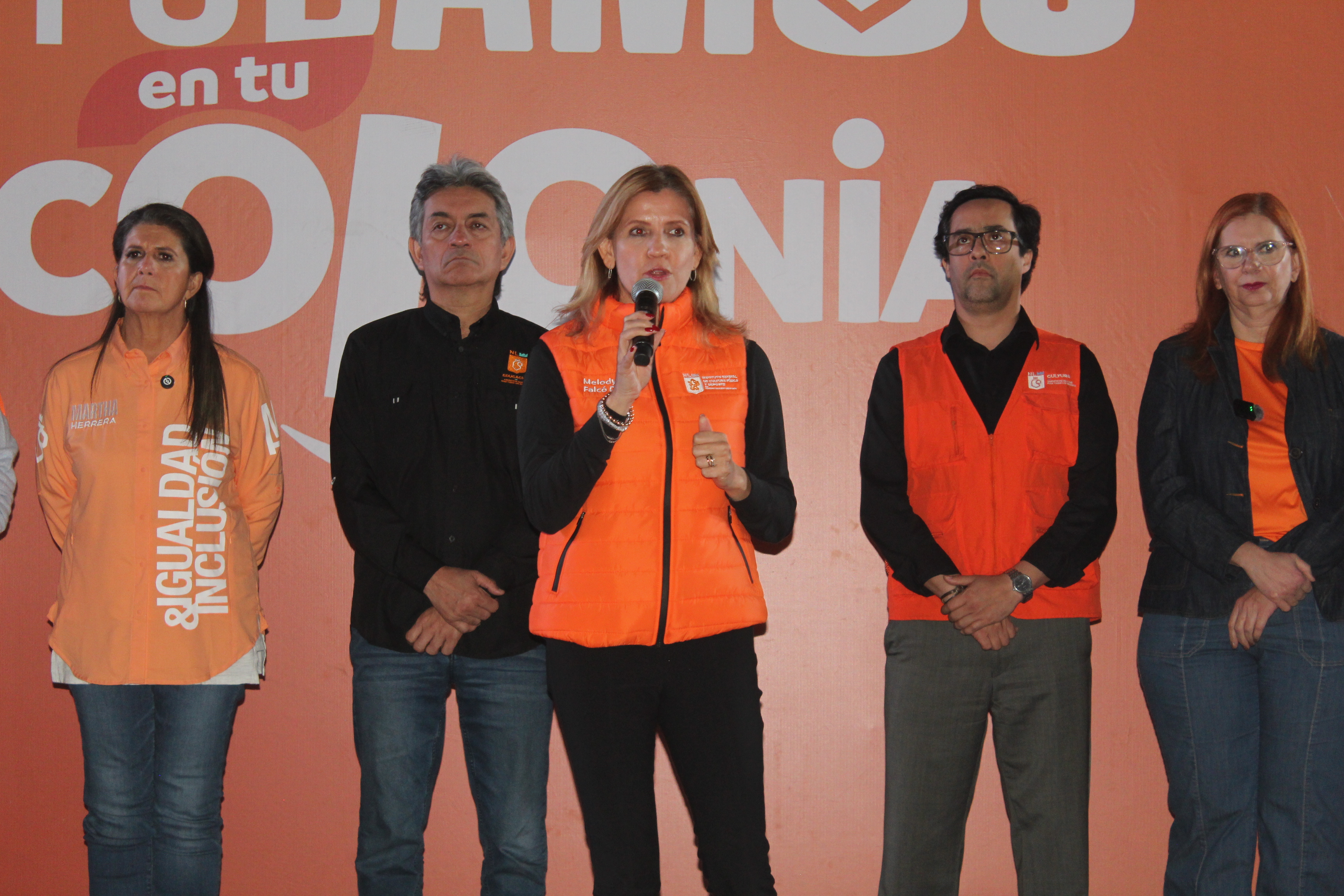 TITULAR DEL INDE NL PRESENTE EN LA FERIA DE SERVICIOS “AYUDAMOS EN TU COLONIA “EN VALLE DEL MARQUEZ” EN MONTERREY