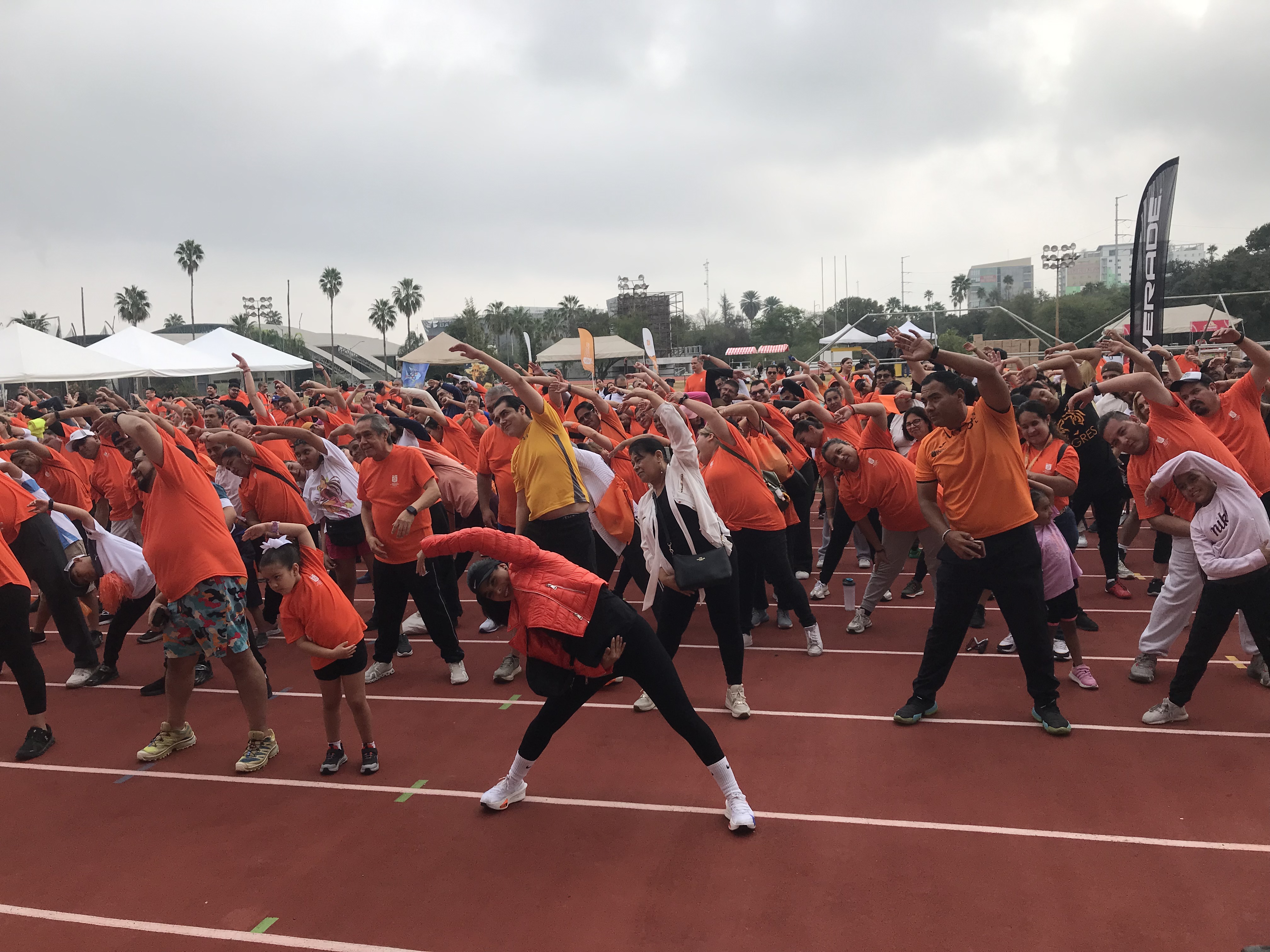 Con exitosa “Caminata Familiar” conmemoran el “Día Internacional de la Eliminación de la Violencia contra la Mujer”