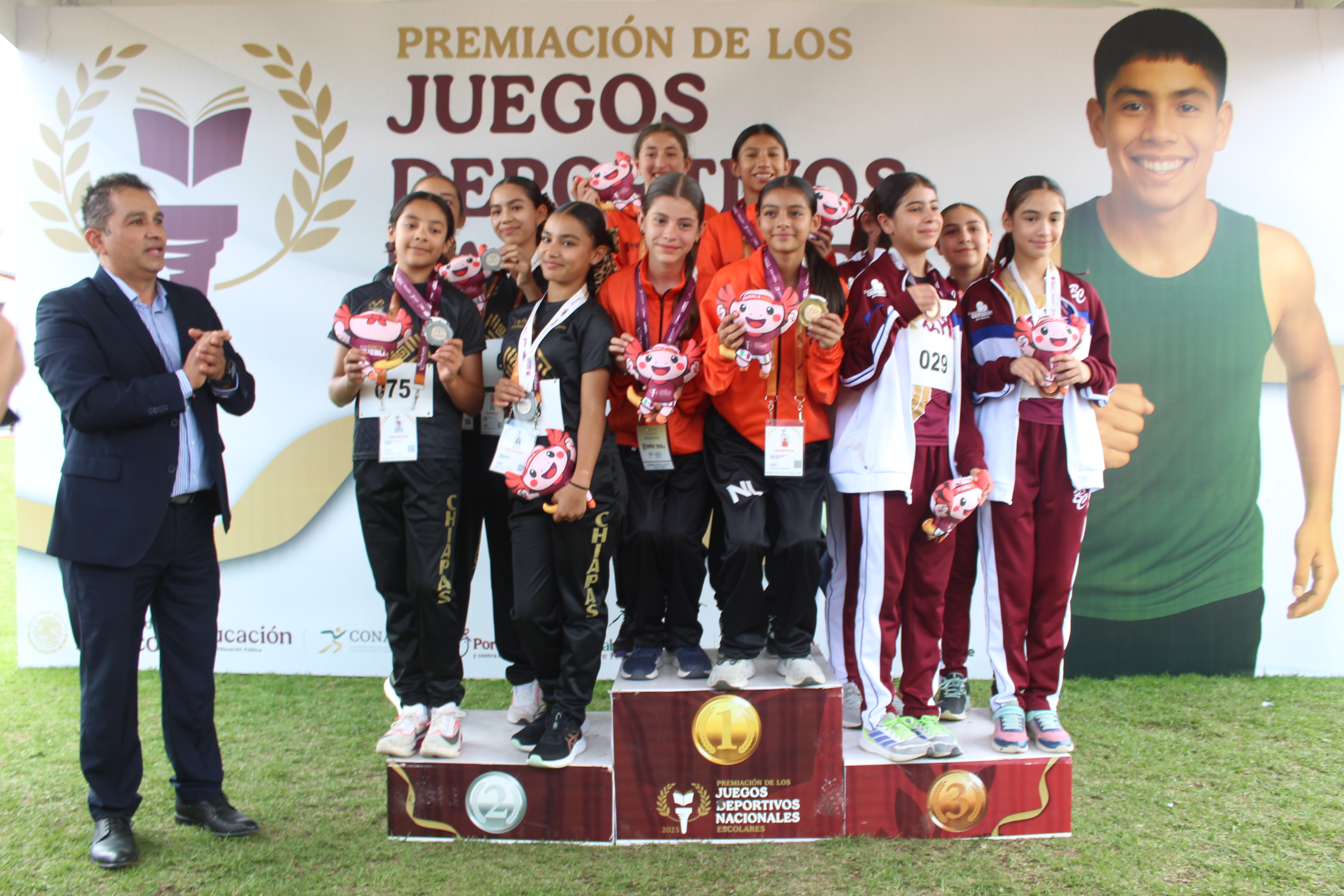GANA SELECCIÓN NL ORO EN RELEVOS 4 X 75 M FEMENIL EN ATLETISMO DE LOS “JUEGOS DEPORTIVOS NACIONALES ESCOLARES DE LA EDUCACIÓN BÁSICA PUEBLA 2025”