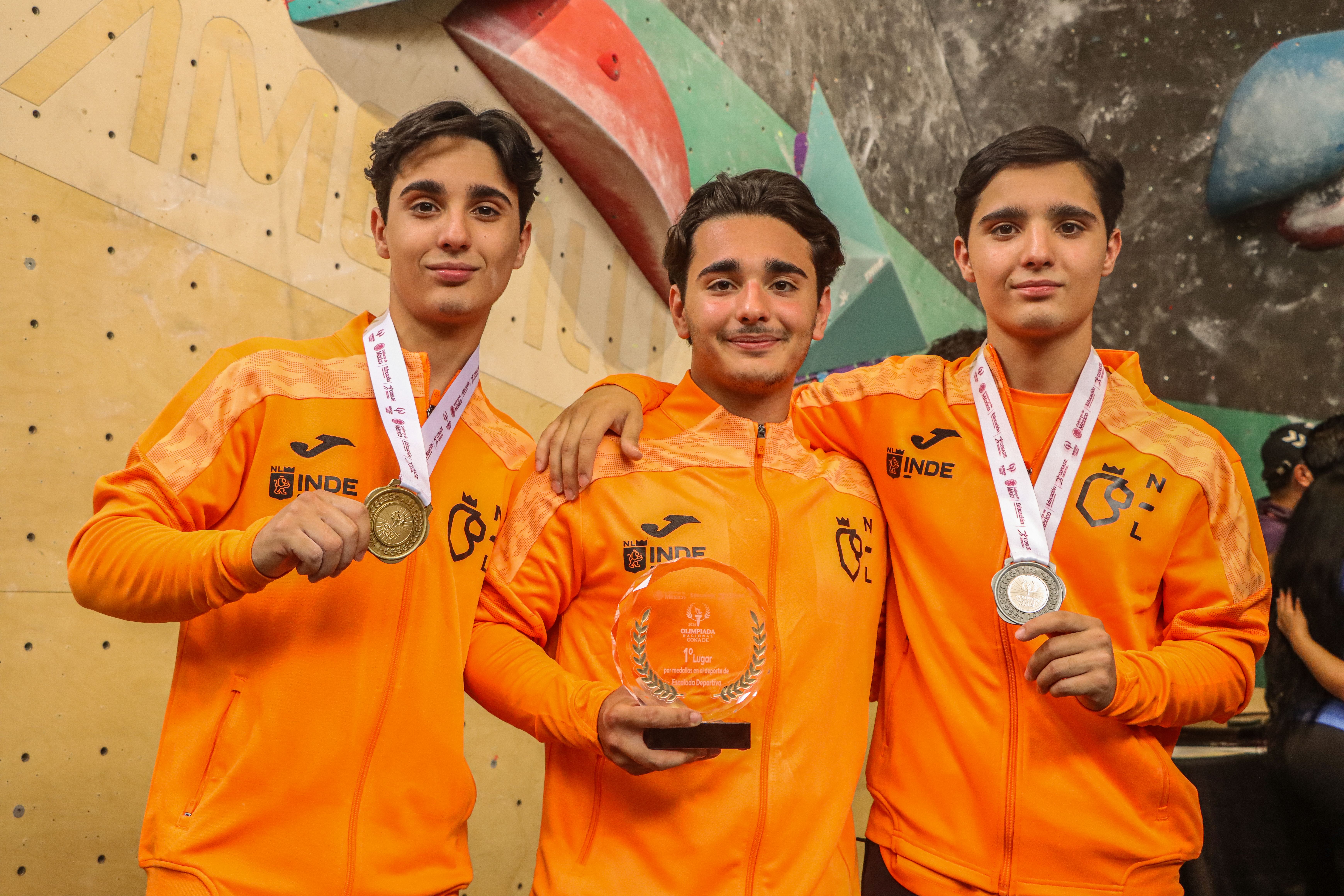 HERMANOS JUNTOS EN LA CIMA DE LA OLIMPIADA NACIONAL CONADE