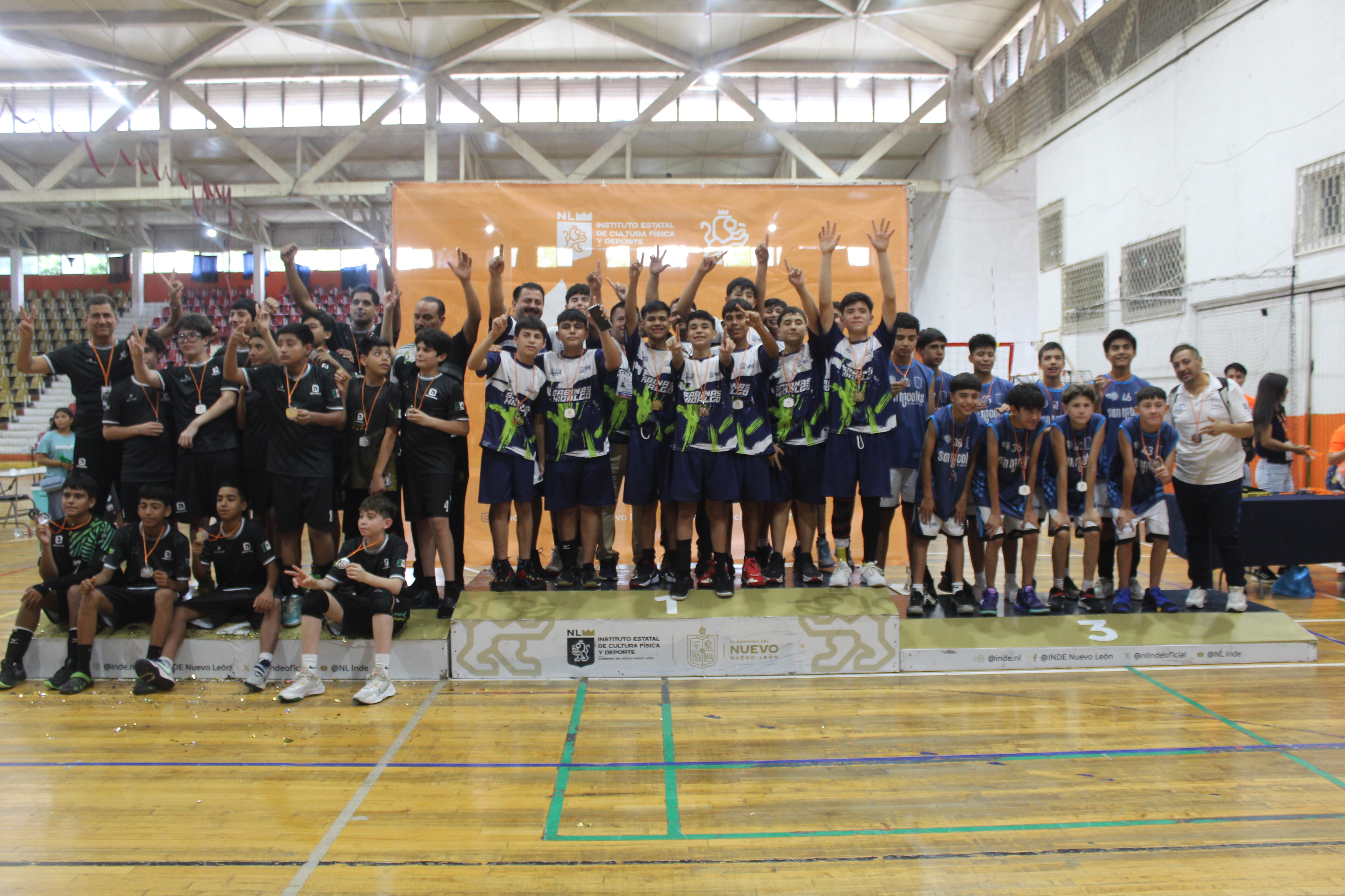 GUADALUPE, SABINAS HIDALGO Y SAN NICOLÁS, SUBEN A LO MÁS ALTO DEL PODIO EN VOLEIBOL DE LA “XX OLIMPIADA Y PARALIMPIADA NL 2025”