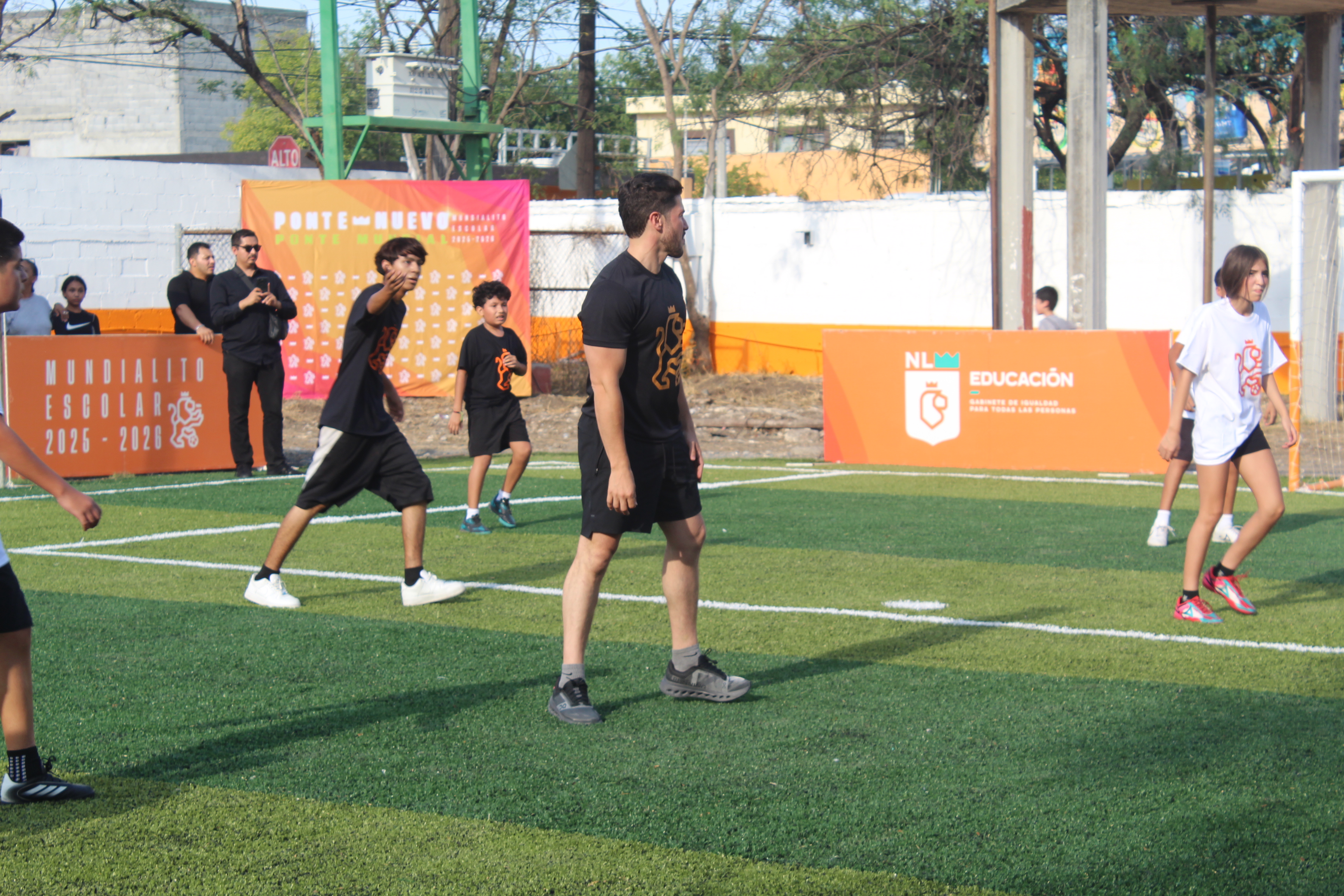 GOBERNADOR DE NL INAUGURA LA CANCHA DE FÚTBOL 180 EN LA ESCUELA SECUNDARIA ANTONIO I. VILLARREAL EN GUADALUPE 