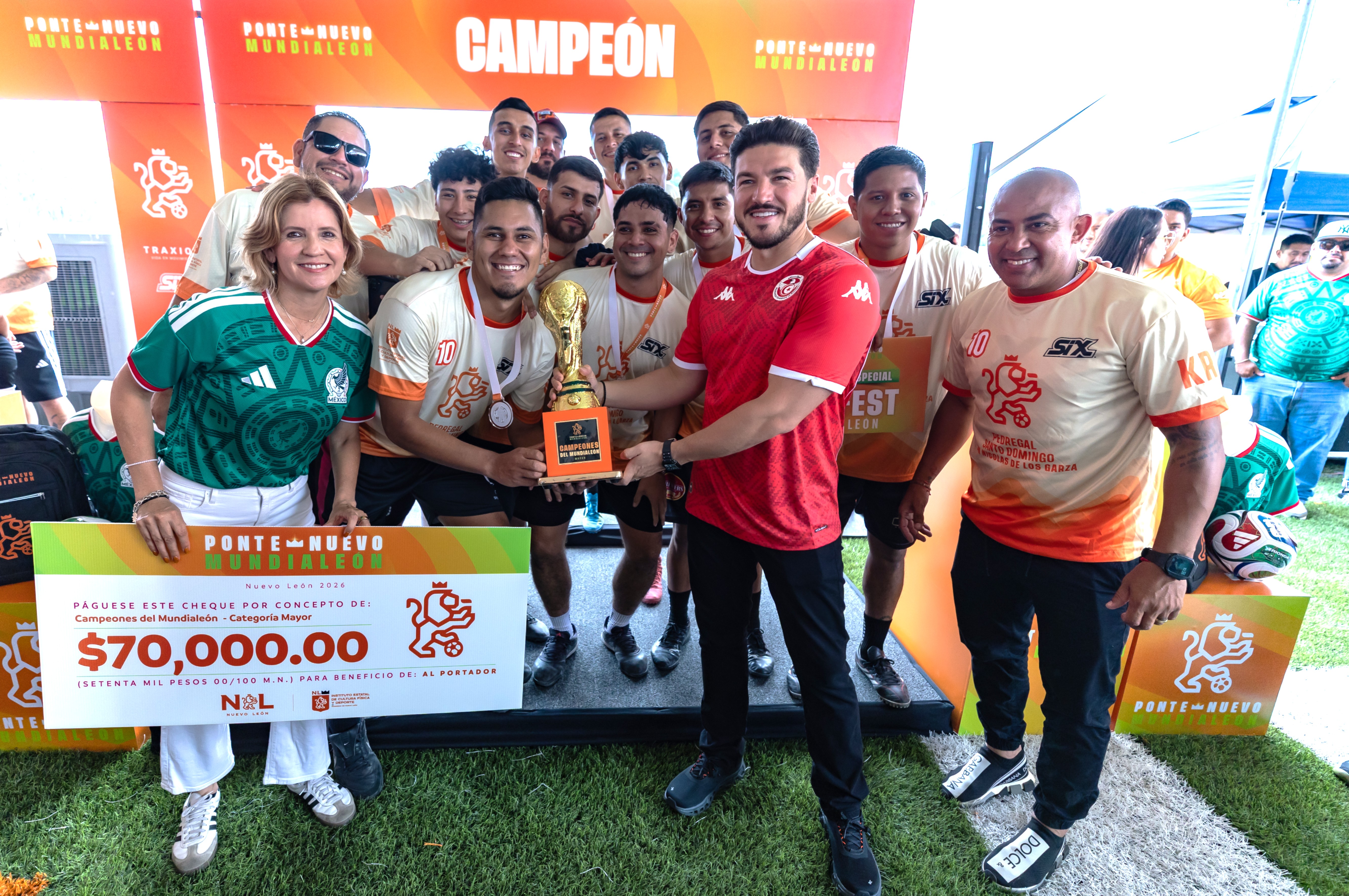 PREMIA GOBERNADOR A GANADORES DEL TORNEO DE FUTBOL "PONTE NUEVO, MUNDIALEÓN"