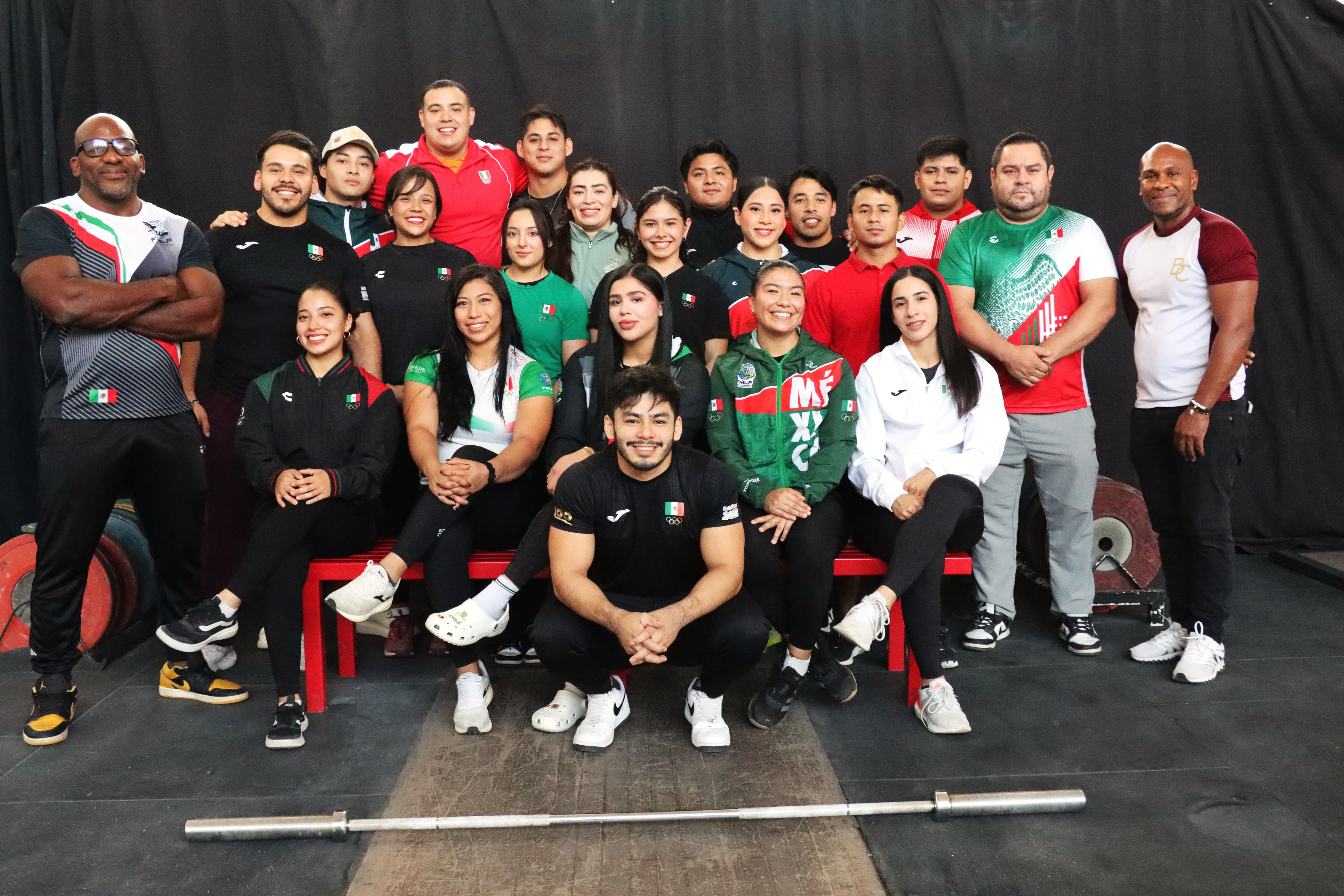 SELECCIÓN NACIONAL MAYOR “INSPIRA” A NUEVA GENERACIÓN DE PESISTAS EN CARE 